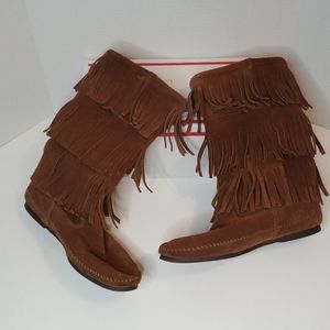 🔆SALE🔆Minnetonka Fringe Boot Moccasins, Size 10 Price is firm, unless bundled.